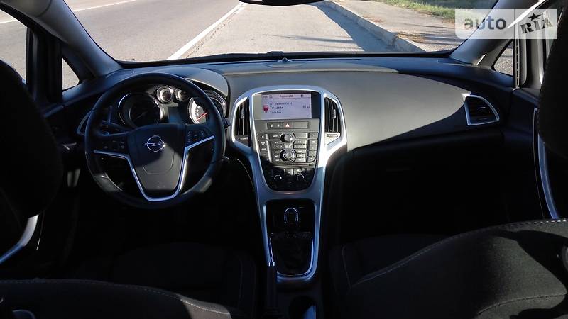 Універсал Opel Astra 2013 в Полтаві
