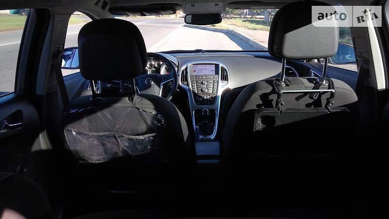 Універсал Opel Astra 2013 в Полтаві