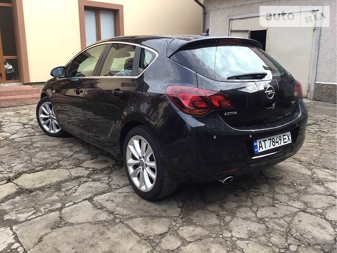 Хэтчбек Opel Astra 2012 в Ивано-Франковске