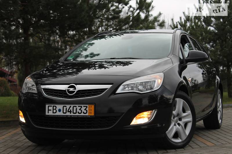 Универсал Opel Astra 2012 в Дрогобыче