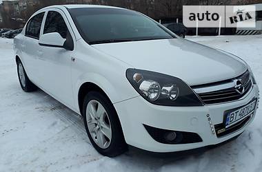 Седан Opel Astra 2013 в Херсоне