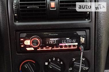 Хетчбек Opel Astra 2000 в 