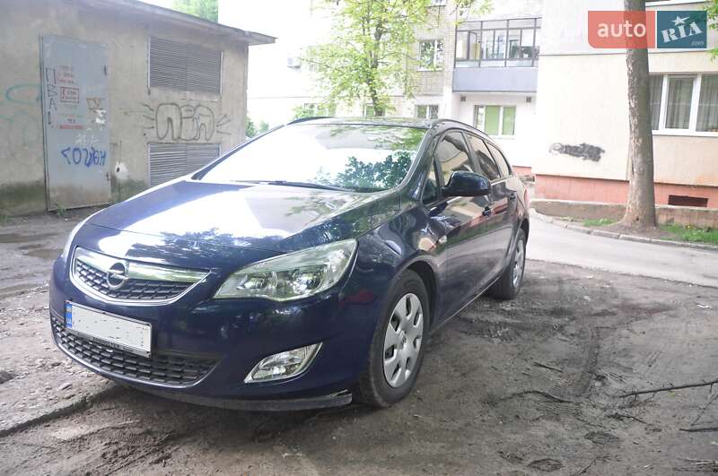 Універсал Opel Astra 2012 в Львові