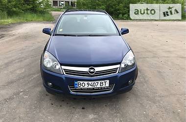 Універсал Opel Astra 2011 в Тернополі