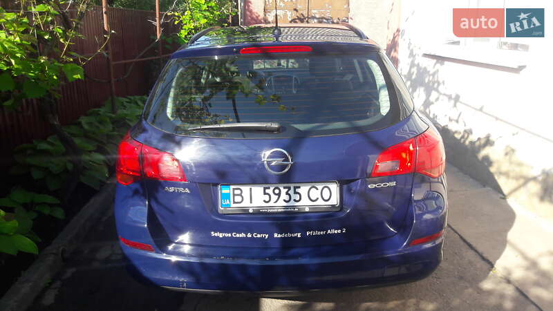 Універсал Opel Astra 2011 в Кобеляках