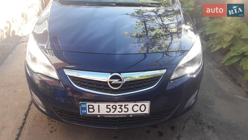 Універсал Opel Astra 2011 в Кобеляках