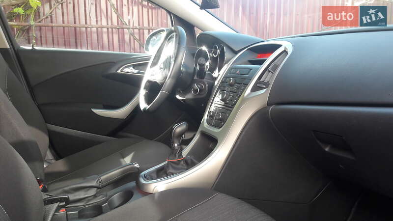 Універсал Opel Astra 2011 в Кобеляках