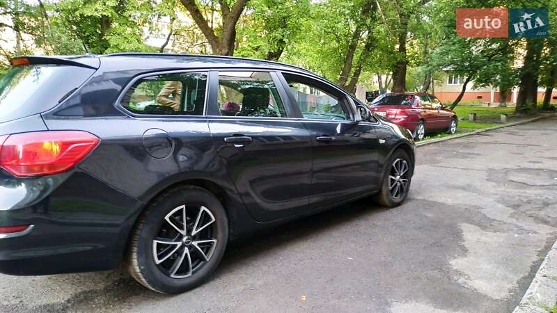 Универсал Opel Astra 2011 в Львове