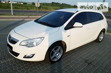 Універсал Opel Astra 2011 в 