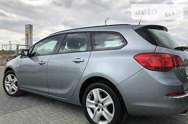 Універсал Opel Astra 2013 в 