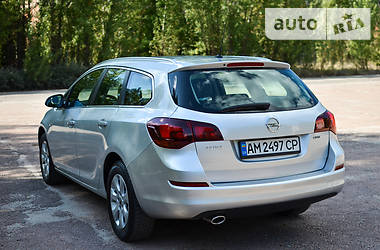 Універсал Opel Astra 2012 в Бердичеві