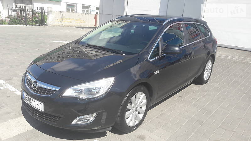 Універсал Opel Astra 2012 в Дніпрі