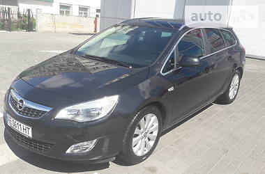 Універсал Opel Astra 2012 в Дніпрі