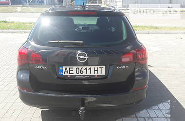 Універсал Opel Astra 2012 в Дніпрі