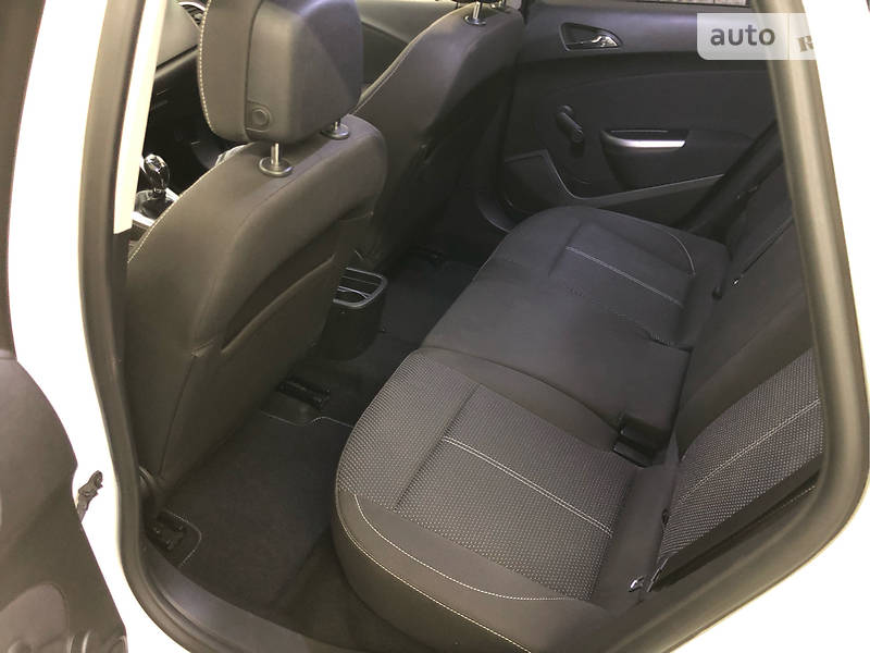 Універсал Opel Astra 2011 в Мукачевому