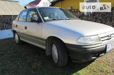 Седан Opel Astra 1993 в Надворной