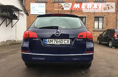 Універсал Opel Astra 2013 в Житомирі