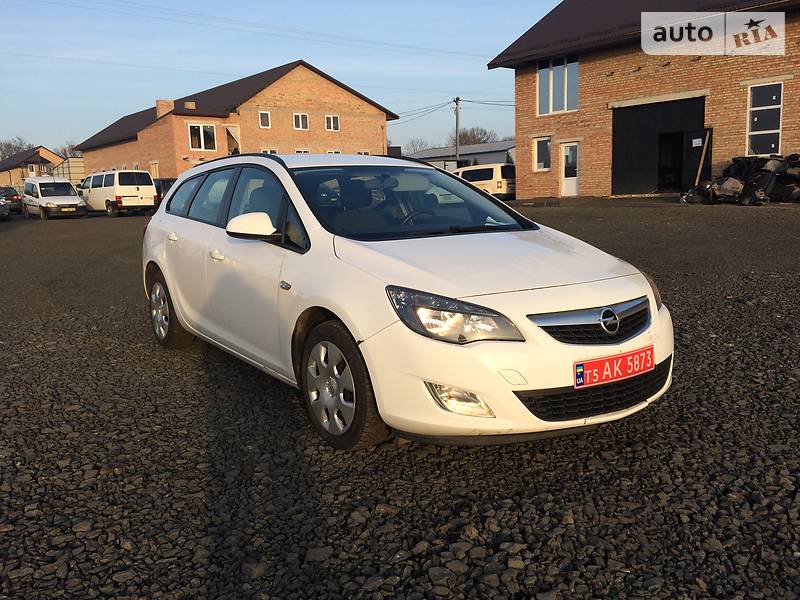 Универсал Opel Astra 2012 в Луцке