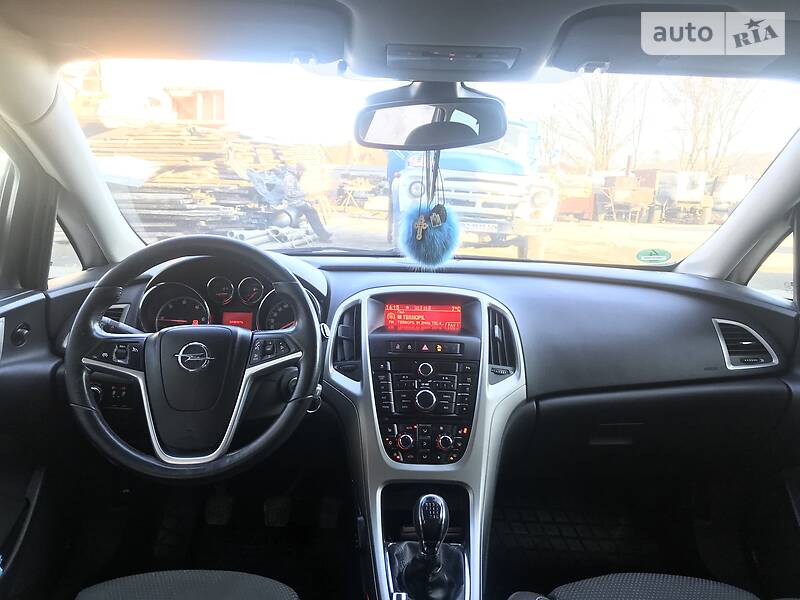 Універсал Opel Astra 2011 в Тернополі