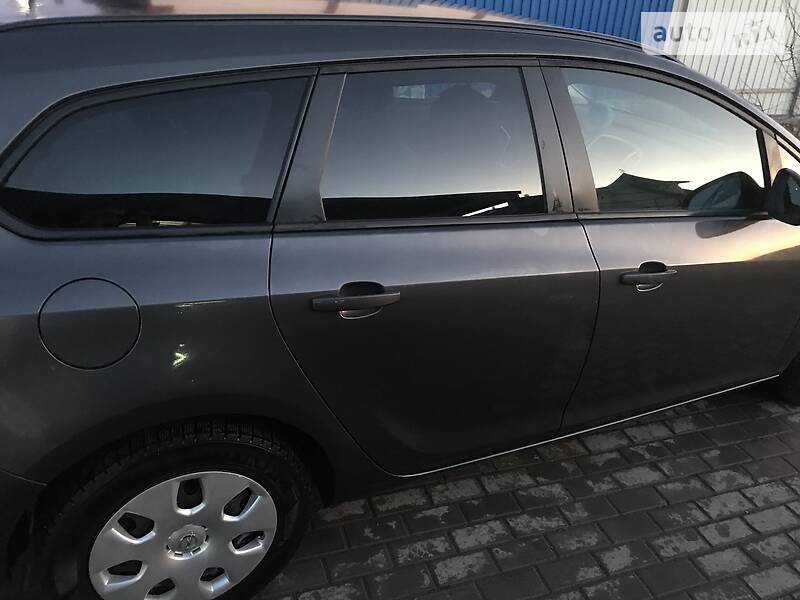 Універсал Opel Astra 2011 в Тернополі