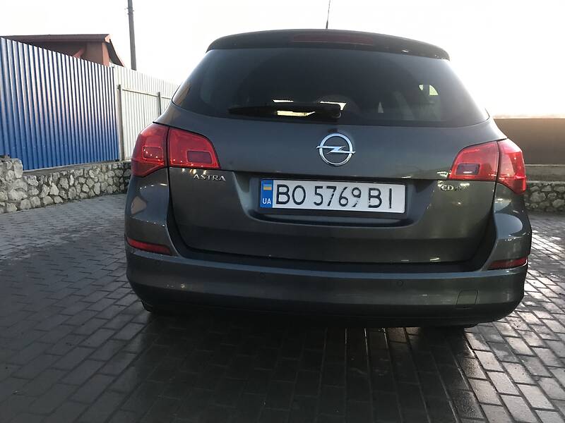 Універсал Opel Astra 2011 в Тернополі