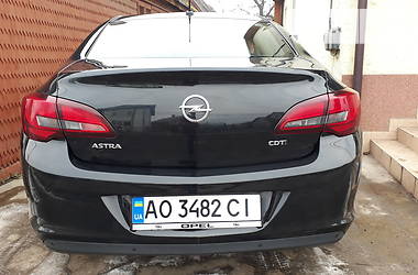Седан Opel Astra 2015 в Хусті