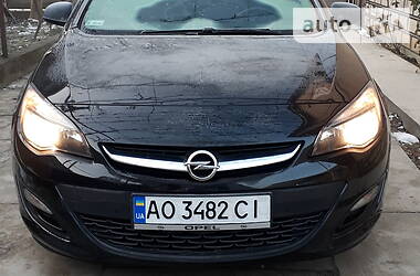 Седан Opel Astra 2015 в Хусте