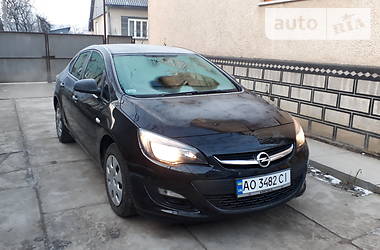 Седан Opel Astra 2015 в Хусті