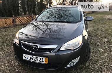 Універсал Opel Astra 2010 в Луцьку