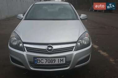 Opel Astra 2012