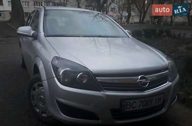 Хэтчбек Opel Astra 2012 в 