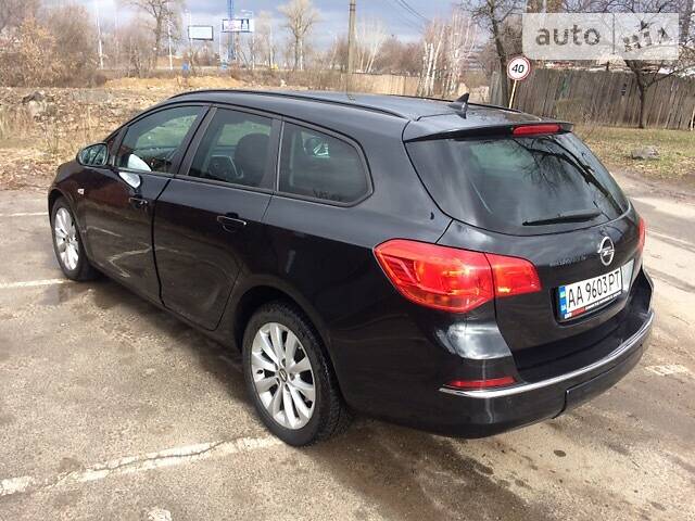 Універсал Opel Astra 2013 в Києві
