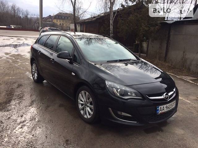 Універсал Opel Astra 2013 в Києві