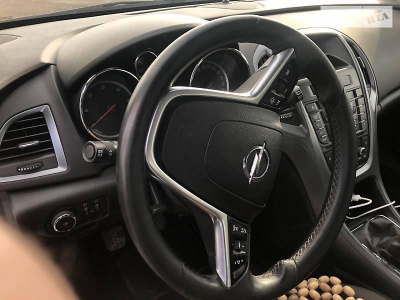 Універсал Opel Astra 2013 в Хусті