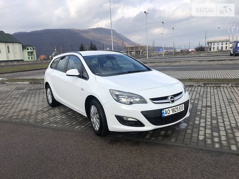 Універсал Opel Astra 2013 в Хусті