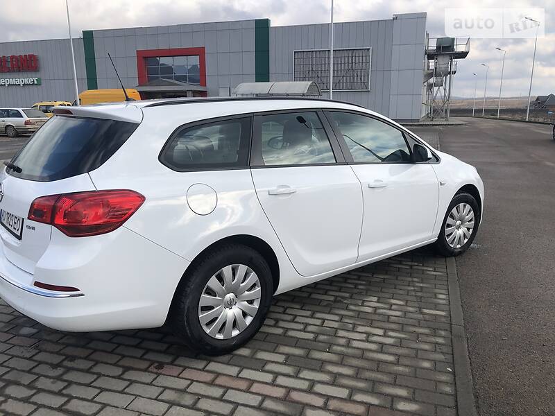 Універсал Opel Astra 2013 в Хусті