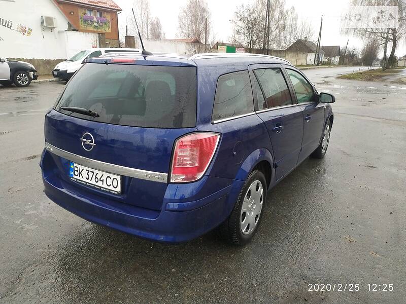 Універсал Opel Astra 2009 в Острозі