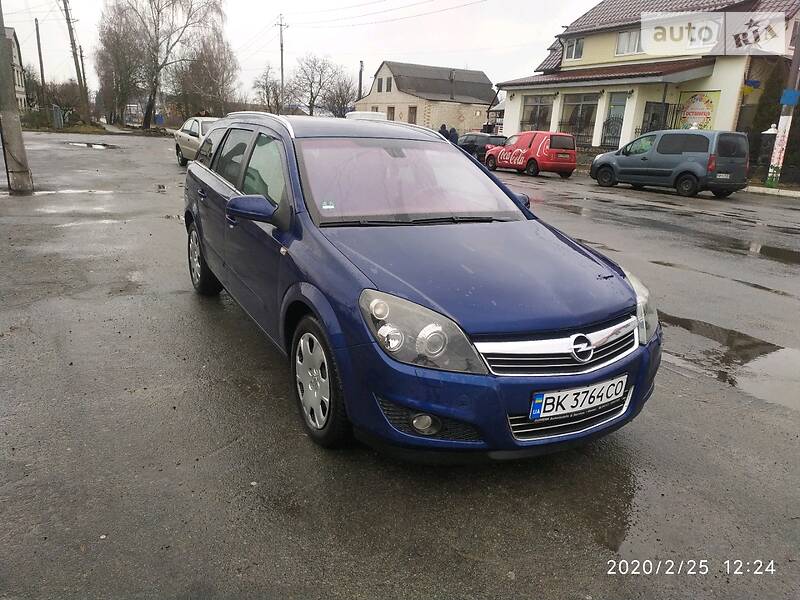 Універсал Opel Astra 2009 в Острозі