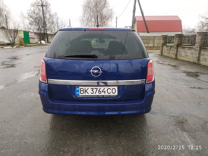 Універсал Opel Astra 2009 в Острозі
