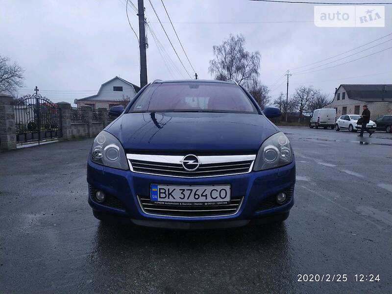 Універсал Opel Astra 2009 в Острозі