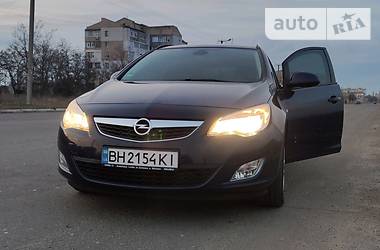 Универсал Opel Astra 2011 в Овидиополе