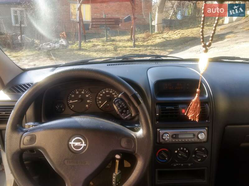 Седан Opel Astra 2005 в Львове