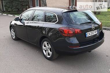 Универсал Opel Astra 2012 в 