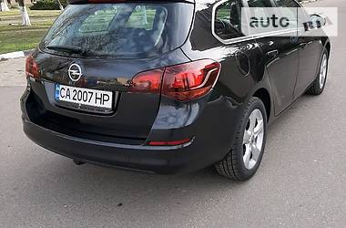 Универсал Opel Astra 2012 в 