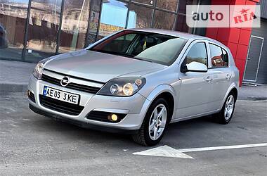 Хэтчбек Opel Astra 2006 в Днепре