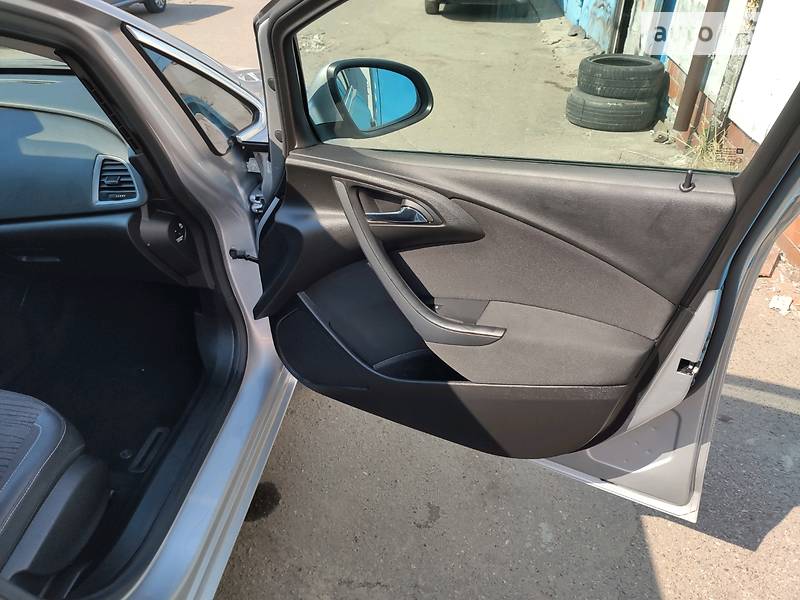 Хетчбек Opel Astra 2014 в Львові