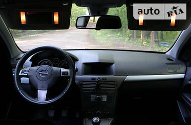 Хетчбек Opel Astra 2005 в 