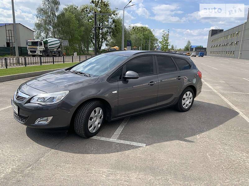 Універсал Opel Astra 2012 в Києві