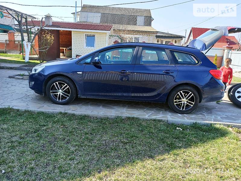 Универсал Opel Astra 2012 в Борисполе