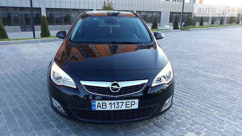 Універсал Opel Astra 2011 в Вінниці